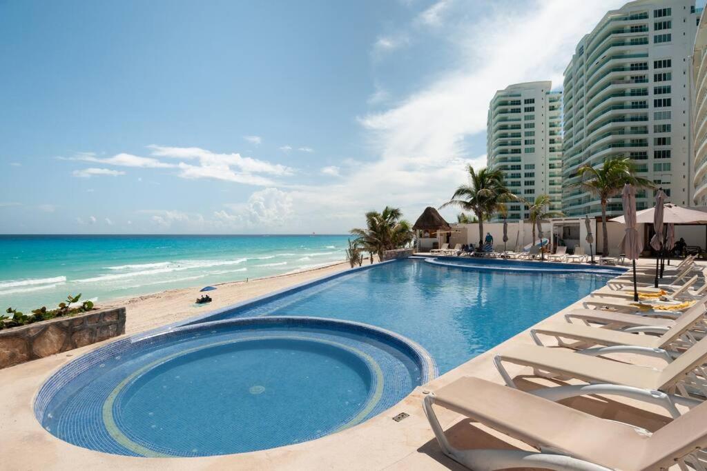 *Turquoise Escape- Beachfront Studio By Casa Paraiso* Канкун Экстерьер фото