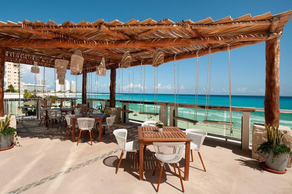 *Turquoise Escape- Beachfront Studio By Casa Paraiso* Канкун Экстерьер фото