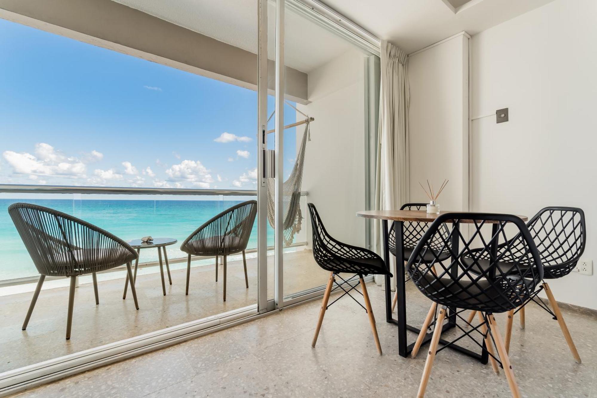 *Turquoise Escape- Beachfront Studio By Casa Paraiso* Канкун Экстерьер фото